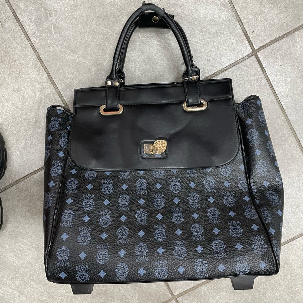 Womens Purse (READ DESCRIPTION)